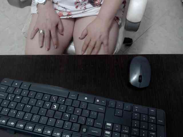 leonela-68 webcam