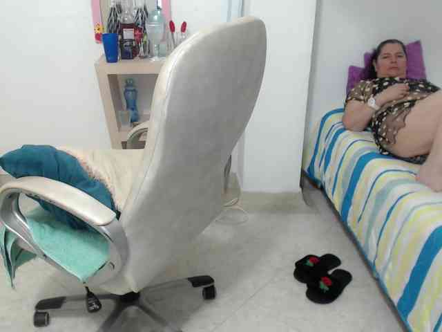 leonela-68 webcam
