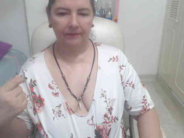 leonela-68 webcam