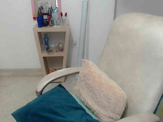 leonela-68 webcam