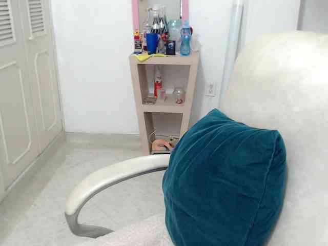 leonela-68 webcam