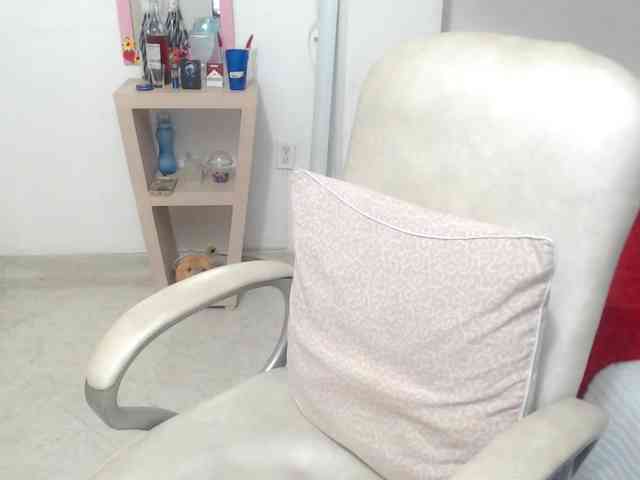leonela-68 webcam