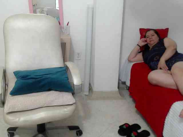 leonela-68 webcam