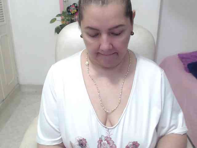 leonela-68 webcam