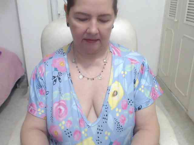 leonela-68 webcam