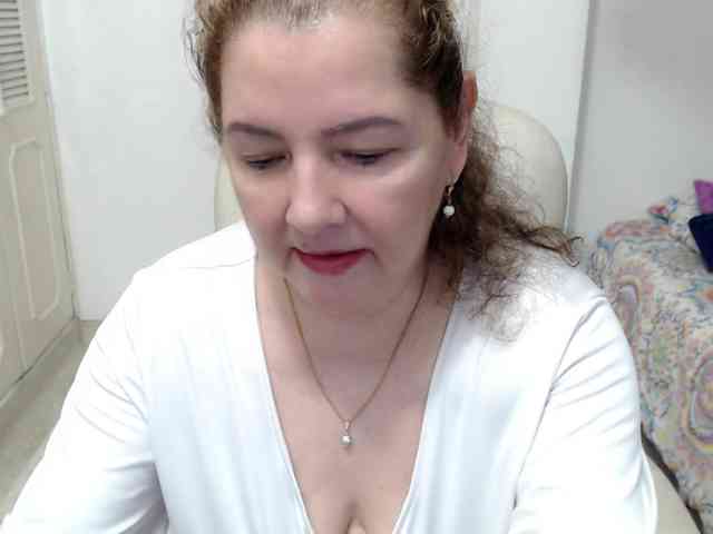 leonela-68 webcam