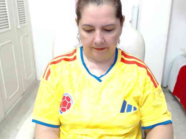 leonela-68 webcam