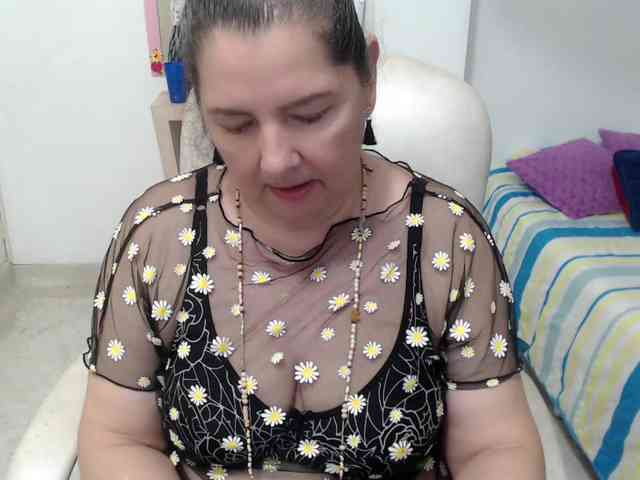 leonela-68 webcam