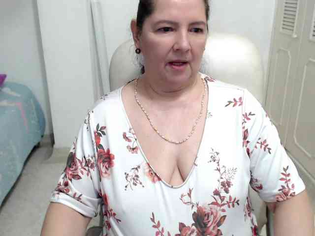 leonela-68 webcam