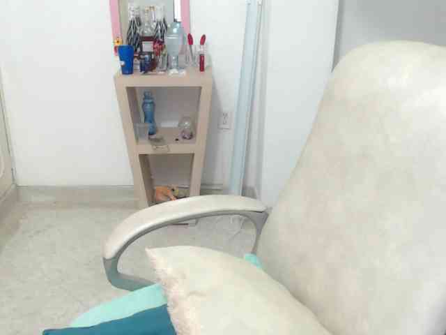 leonela-68 webcam