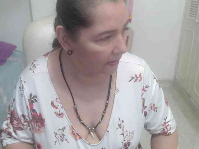 leonela-68 webcam