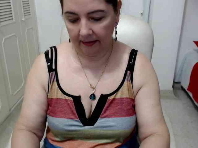 leonela-68 webcam