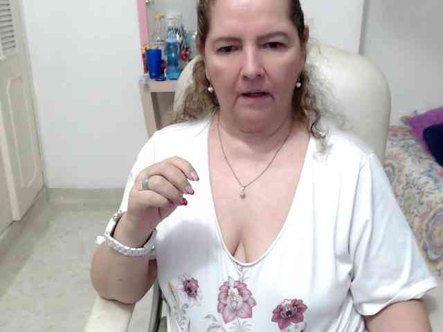 leonela-68 webcam