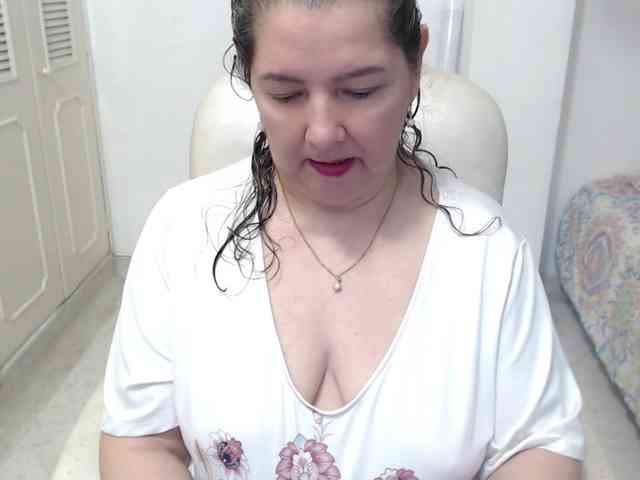 leonela-68 webcam