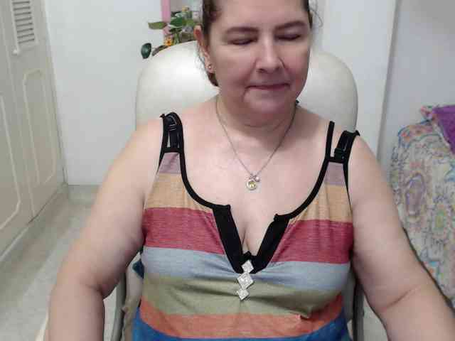 leonela-68 webcam