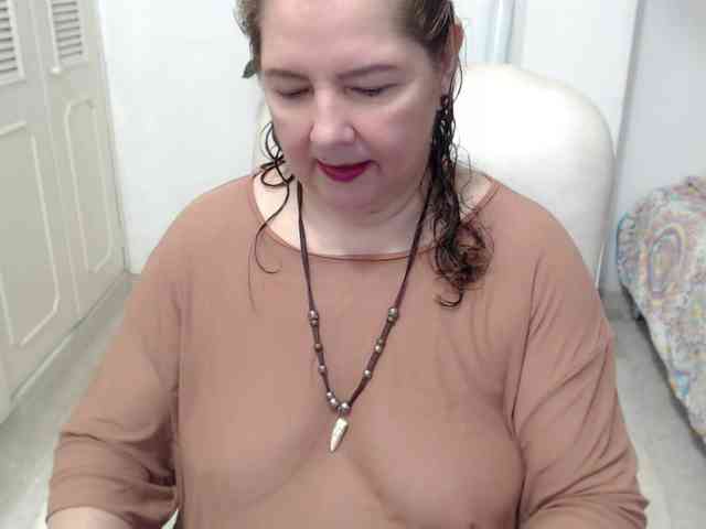 leonela-68 webcam