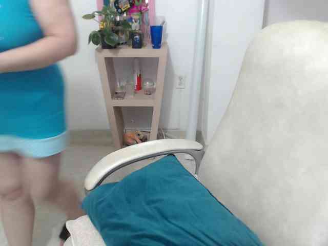 leonela-68 webcam
