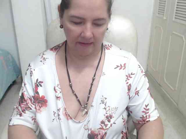 leonela-68 webcam