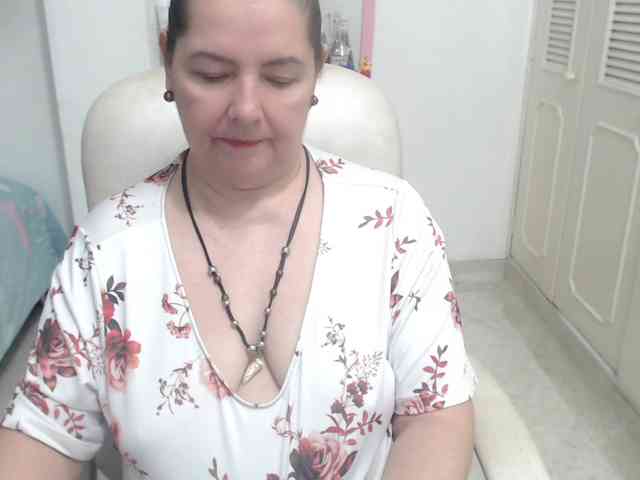 leonela-68 webcam
