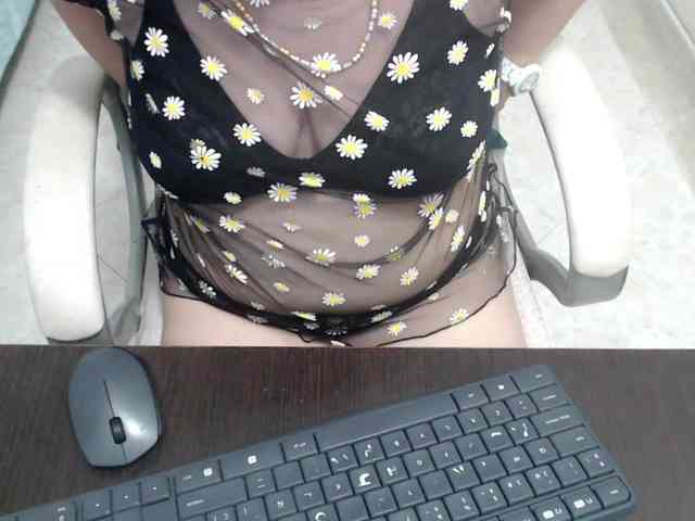 leonela-68 webcam
