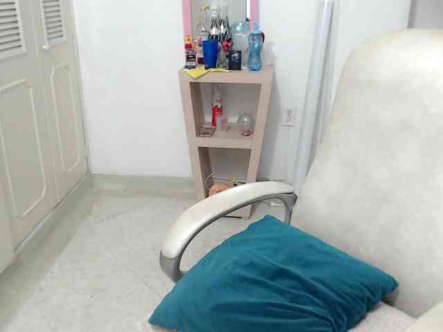 leonela-68 webcam