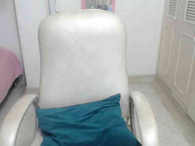 leonela-68 webcam