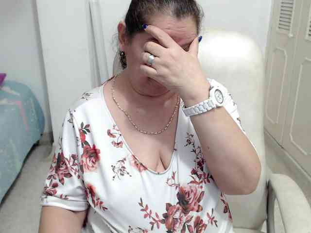 leonela-68 webcam