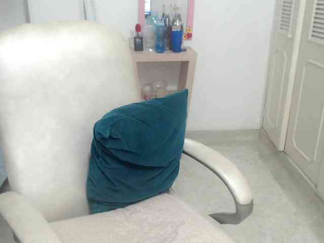leonela-68 webcam
