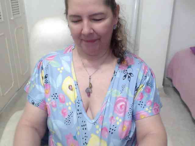leonela-68 webcam