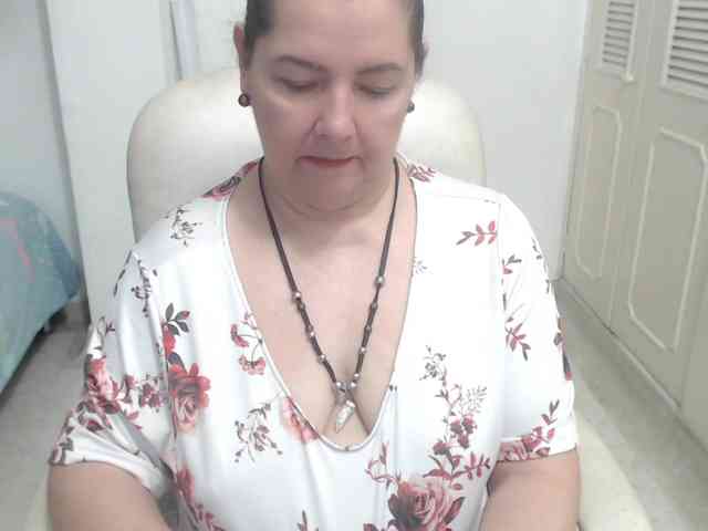 leonela-68 webcam