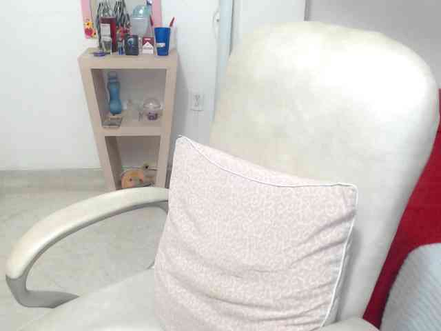 leonela-68 webcam
