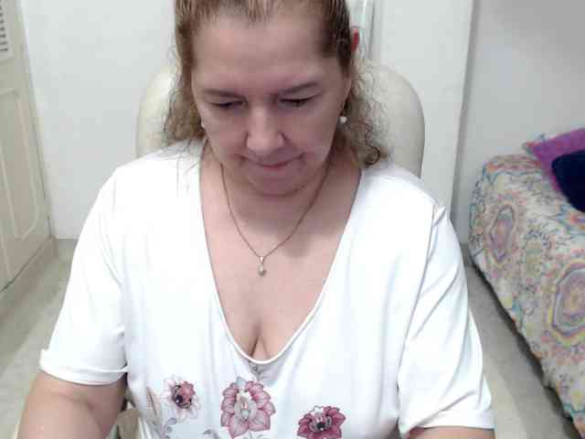 leonela-68 webcam