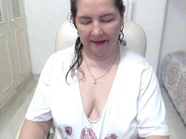 leonela-68 webcam