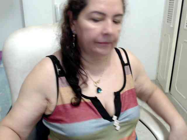 leonela-68 webcam