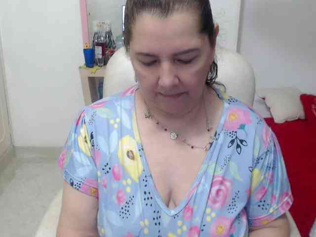 leonela-68 webcam
