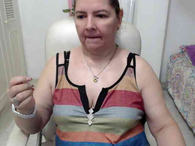 leonela-68 webcam