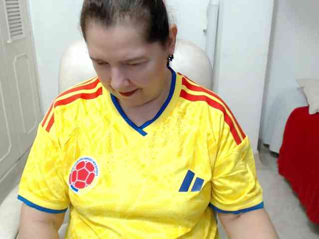 leonela-68 webcam