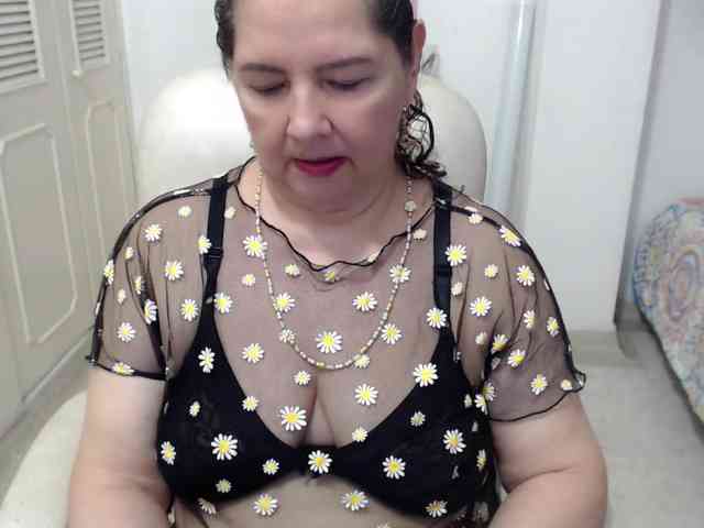 leonela-68 webcam