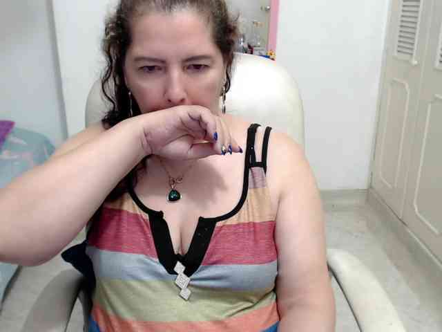 leonela-68 webcam