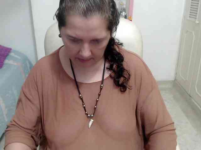 leonela-68 webcam
