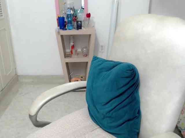 leonela-68 webcam