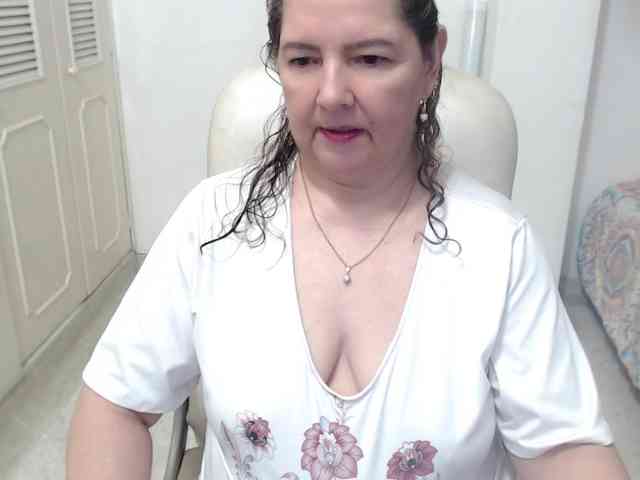 leonela-68 webcam