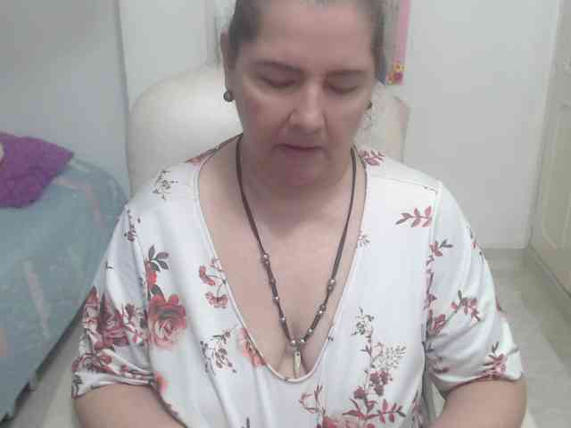 leonela-68 webcam