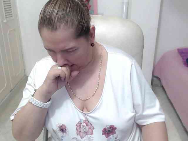 leonela-68 webcam