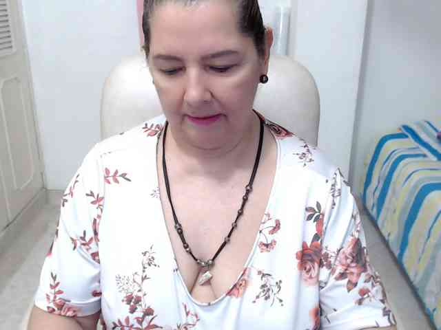 leonela-68 webcam