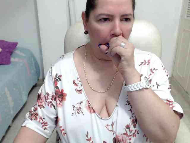 leonela-68 webcam