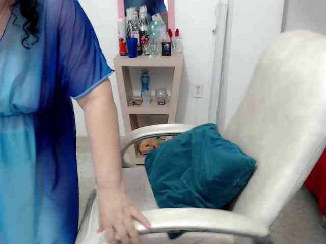 leonela-68 webcam