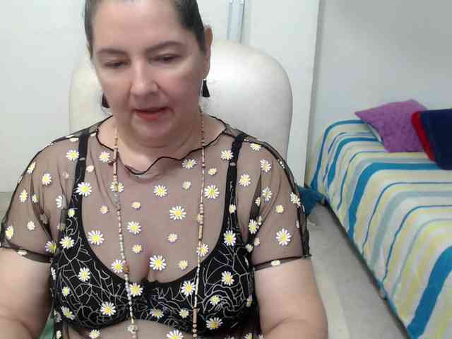leonela-68 webcam