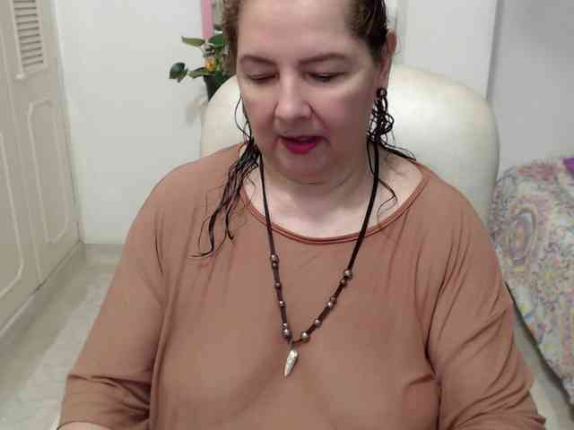 leonela-68 webcam