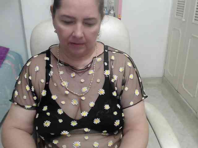 leonela-68 webcam